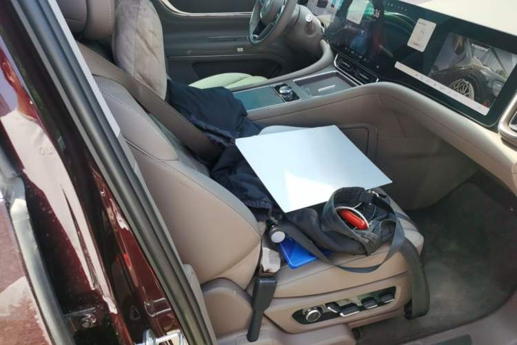 Used Hima AITO M9 2025 Extended-Range Ultra Version 52 kWh 6-Seater Right Front Seat