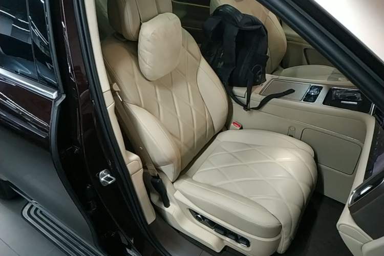 Used Hima AITO M9 2025 Extended-Range Ultra Version 52 kWh 6-Seater Right Front Seat