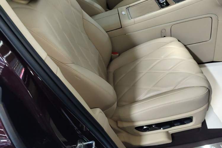 Used Hima AITO M9 2025 Extended-Range Ultra Version 52 kWh 6-Seater Right Front Seat