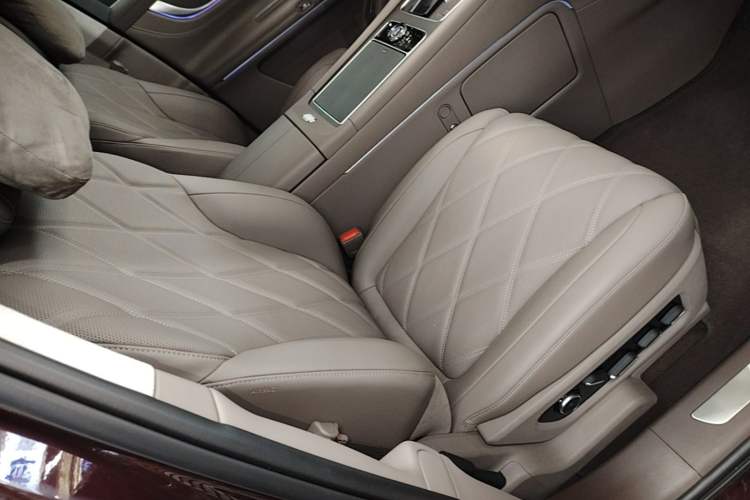Used Hima AITO M9 2025 All-Electric Ultra Version 100 kWh 5-Seater Model Right Front Seat