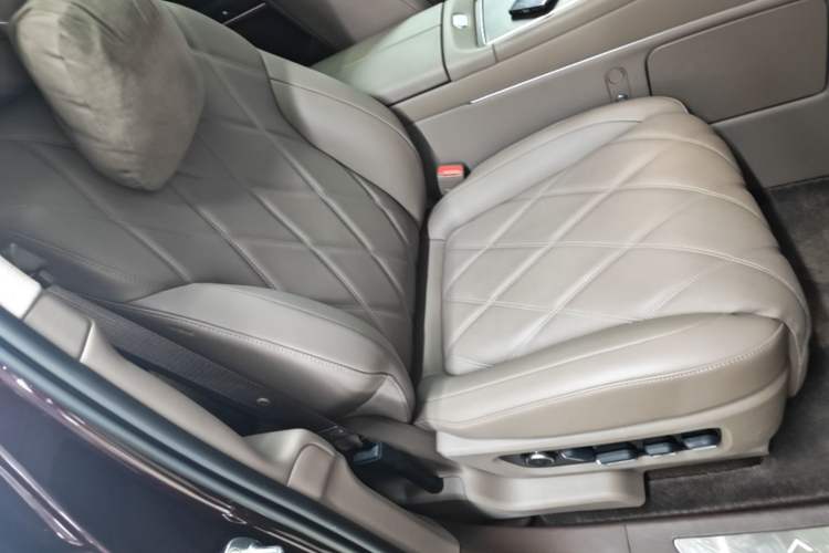 Used Hima AITO M9 2025 Extended-Range Ultra Version 52 kWh 5-Seater Edition Right Front Seat