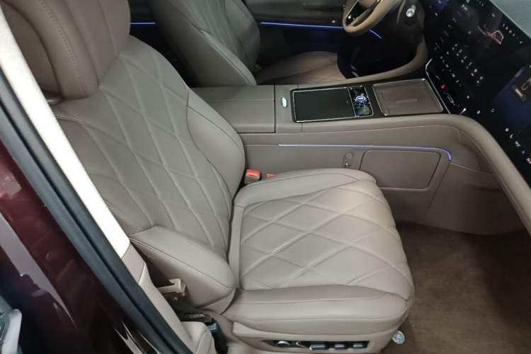 Used Hima AITO M9 2025 Extended-Range Ultra Version 52 kWh 6-Seater Right Front Seat