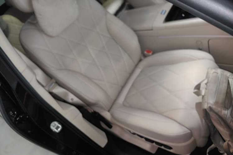 Used Hima AITO M9 2025 Extended-Range Ultra Version 52 kWh 6-Seater Right Front Seat