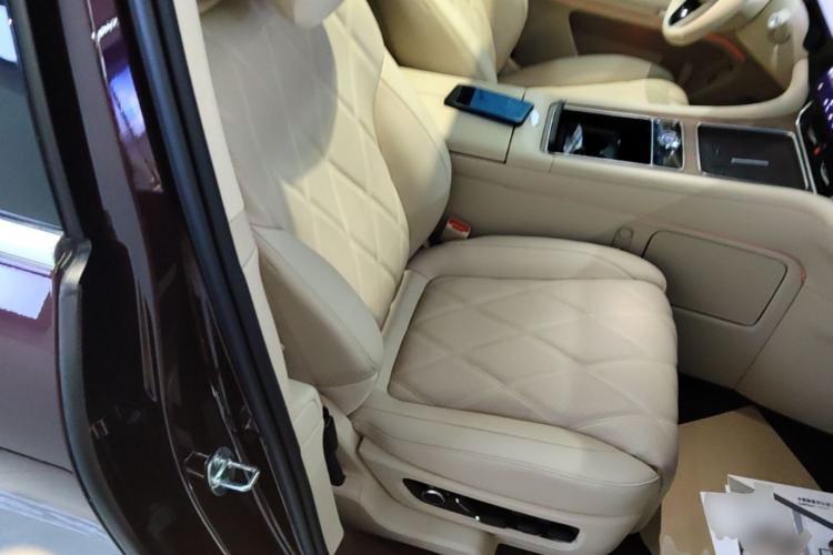 Used Hima AITO M9 2025 Extended-Range Ultra Version 52 kWh 6-Seater Right Front Seat