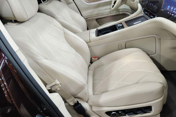 Used Hima AITO M9 2025 Extended-Range Ultra Version 52 kWh 6-Seater Right Front Seat