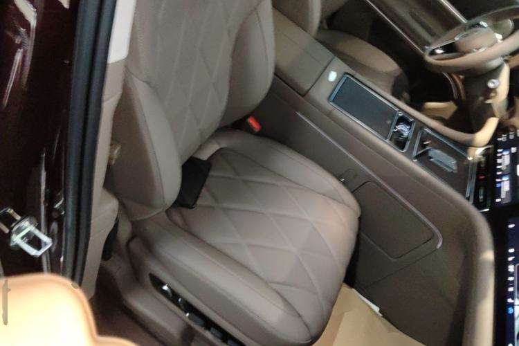 Used Hima AITO M9 2025 Extended-Range Ultra Version 52 kWh 5-Seater Edition Right Front Seat