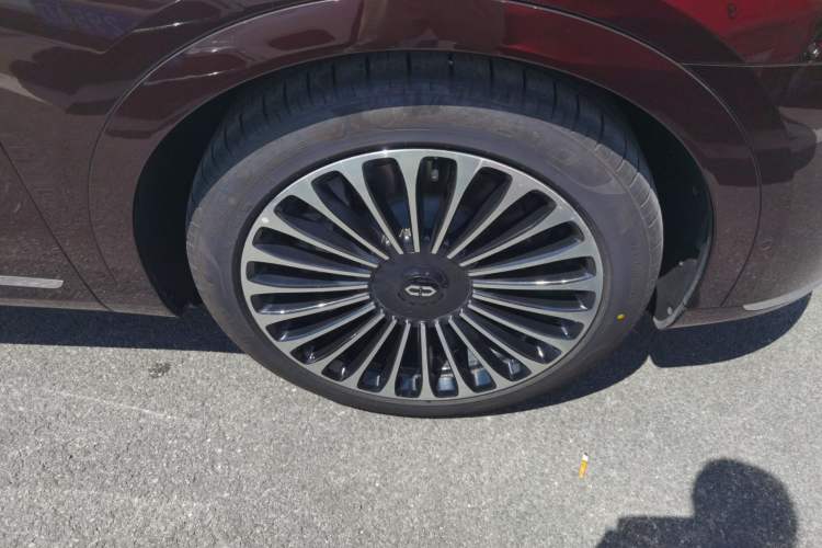 Used Hima AITO M9 2025 All-Electric Ultra Version 100 kWh 5-Seater Model Right Front Wheel Hub