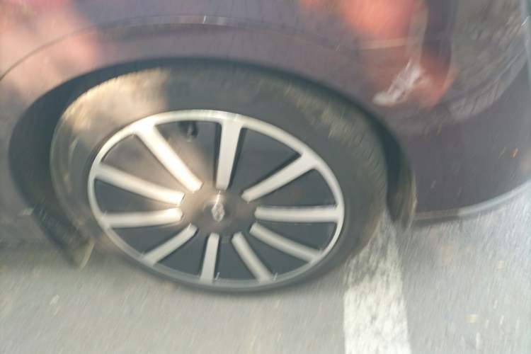 Used Hima AITO M9 2025 Extended-Range Ultra Version 52 kWh 6-Seater Right Front Wheel Hub