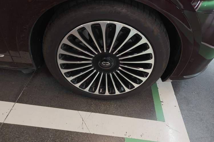 Used Hima AITO M9 2025 Extended-Range Ultra Version 52 kWh 6-Seater Right Front Wheel Hub