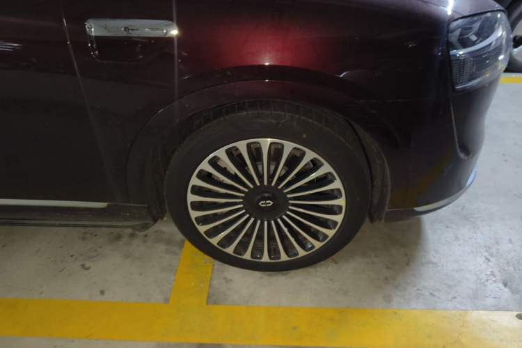 Used Hima AITO M9 2025 Extended-Range Ultra Version 52 kWh 6-Seater Right Front Wheel Hub