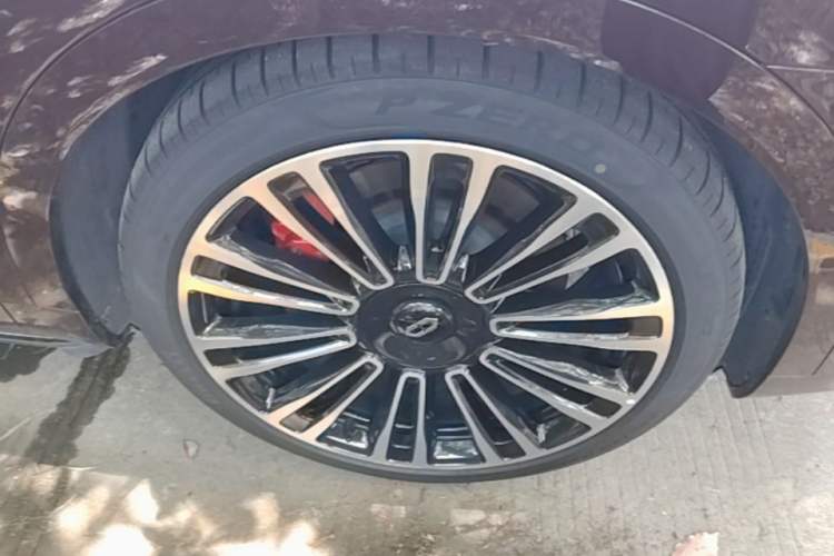 Used Hima AITO M9 2025 Extended-Range Ultra Version 52 kWh 5-Seater Edition Right Front Wheel Hub