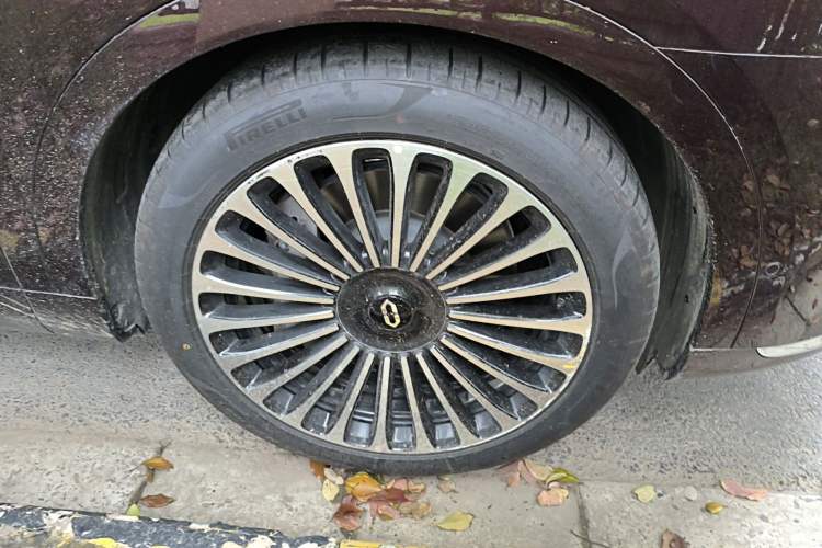 Used Hima AITO M9 2025 Pure Electric Ultra Version 100 kWh 6-Seater Model Right Front Wheel Hub