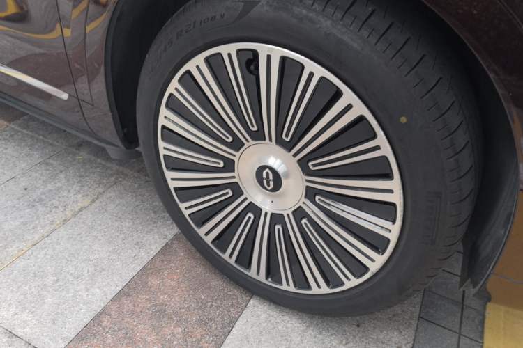 Used Hima AITO M9 2025 Pure Electric Ultra Version 100 kWh 6-Seater Model Right Front Wheel Hub