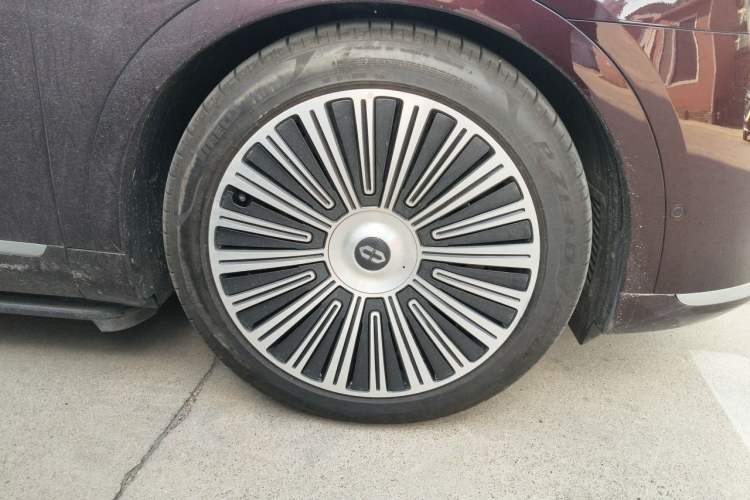Used Hima AITO M9 2025 Extended-Range Ultra Version 52 kWh 6-Seater Right Front Wheel Hub