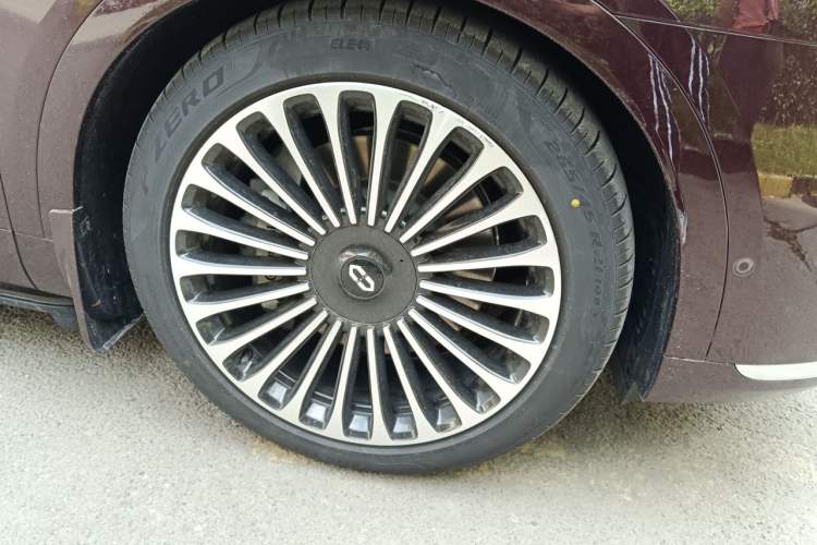 Used Hima AITO M9 2025 Extended-Range Ultra Version 52 kWh 5-Seater Edition Right Front Wheel Hub