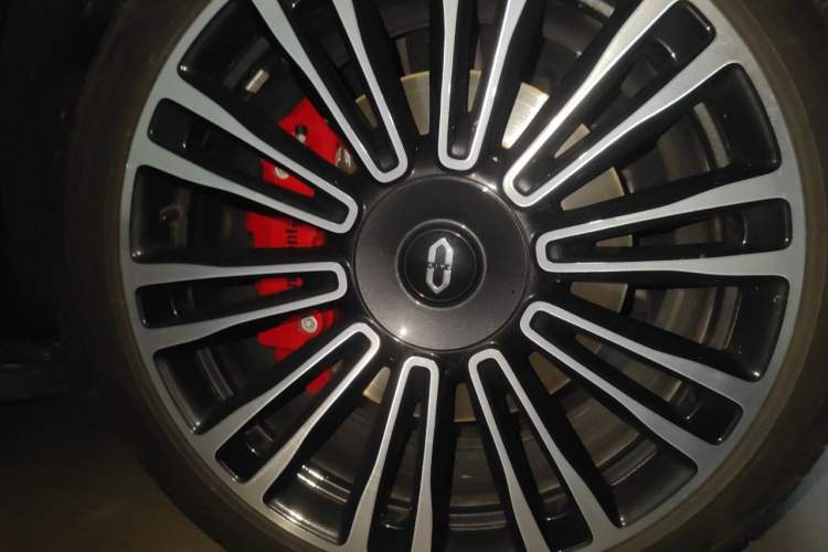 Used Hima AITO M9 2025 All-Electric Ultra Version 100 kWh 5-Seater Model Right Front Wheel Hub