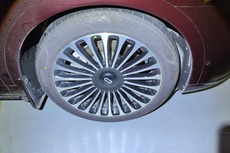 Used Hima AITO M9 2025 Extended-Range Ultra Version 52 kWh 6-Seater Right Front Wheel Hub