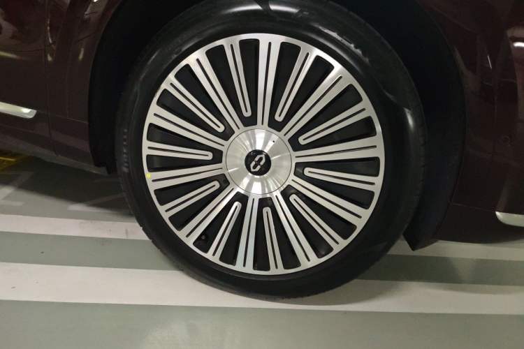 Used Hima AITO M9 2025 All-Electric Ultra Version 100 kWh 5-Seater Model Right Front Wheel Hub
