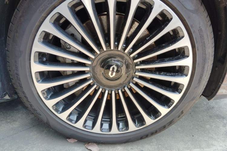 Used Hima AITO M9 2025 Extended-Range Ultra Version 52 kWh 6-Seater Right Front Wheel Hub
