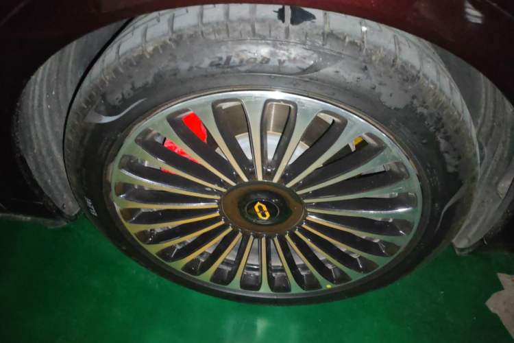Used Hima AITO M9 2025 Extended-Range Ultra Version 52 kWh 6-Seater Right Front Wheel Hub