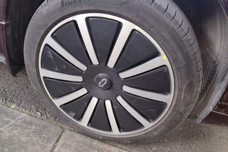 Used Hima AITO M9 2025 Extended-Range Ultra Version 52 kWh 6-Seater Right Front Wheel Hub