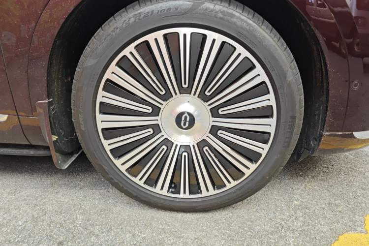 Used Hima AITO M9 2025 Pure Electric Ultra Version 100 kWh 6-Seater Model Right Front Wheel Hub