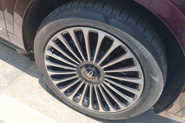 Used Hima AITO M9 2025 Extended-Range Ultra Version 52 kWh 6-Seater Right Front Wheel Hub