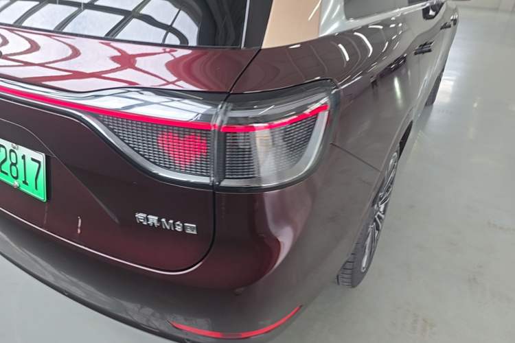 Used Hima AITO M9 2025 Pure Electric Ultra Version 100 kWh 6-Seater Model Right Rear Taillight