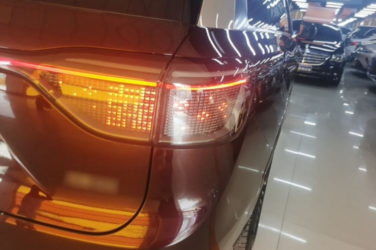 Used Hima AITO M9 2025 Extended-Range Ultra Version 52 kWh 6-Seater Right Rear Taillight