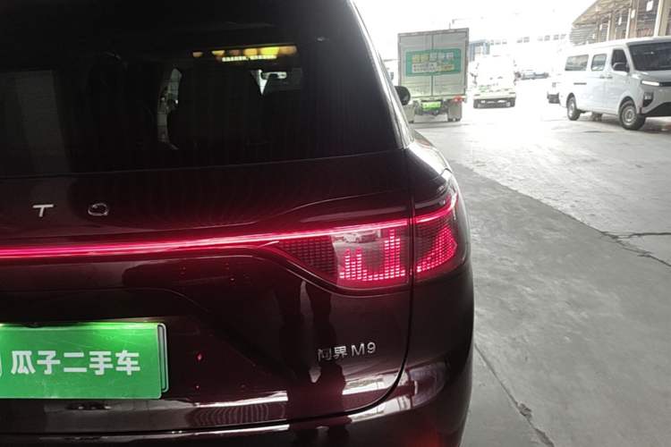 Used Hima AITO M9 2025 Extended-Range Ultra Version 52 kWh 6-Seater Right Rear Taillight