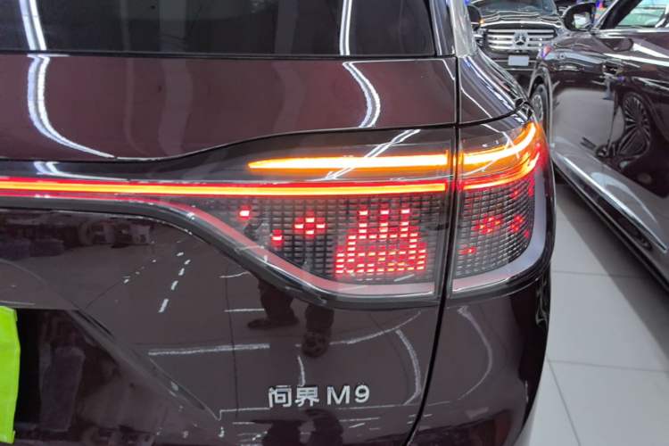 Used Hima AITO M9 2025 Extended-Range Ultra Version 52 kWh 6-Seater Right Rear Taillight