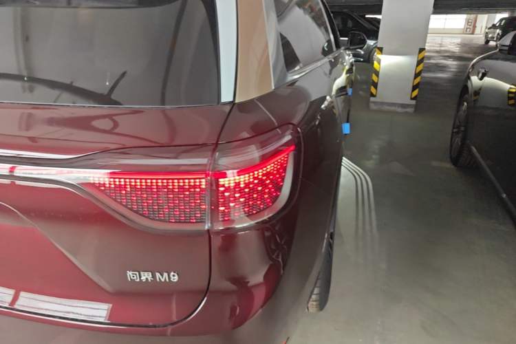 Used Hima AITO M9 2025 Extended-Range Ultra Version 52 kWh 6-Seater Right Rear Taillight