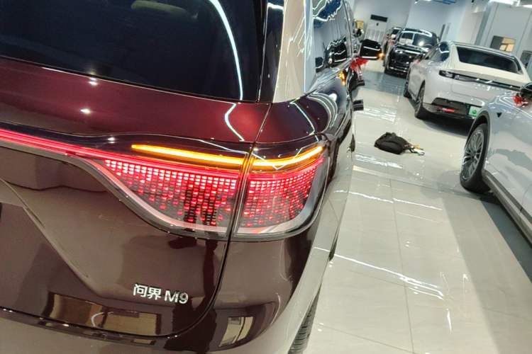 Used Hima AITO M9 2025 Extended-Range Ultra Version 52 kWh 5-Seater Edition Right Rear Taillight