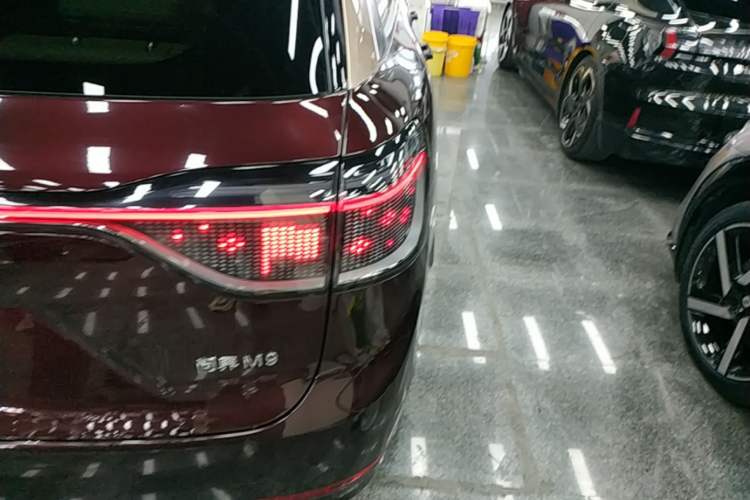 Used Hima AITO M9 2025 Extended-Range Ultra Version 52 kWh 6-Seater Right Rear Taillight