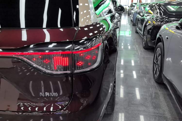 Used Hima AITO M9 2025 Extended-Range Ultra Version 52 kWh 6-Seater Right Rear Taillight