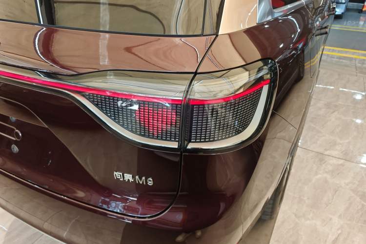 Used Hima AITO M9 2025 Extended-Range Ultra Version 52 kWh 6-Seater Right Rear Taillight