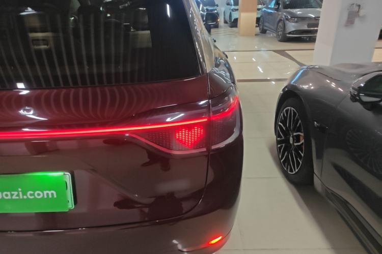 Used Hima AITO M9 2025 Extended-Range Ultra Version 52 kWh 6-Seater Right Rear Taillight
