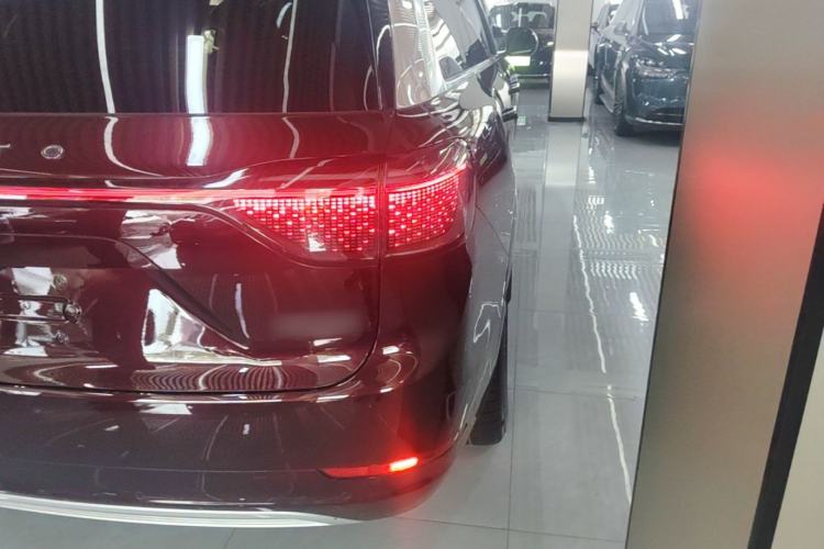 Used Hima AITO M9 2025 Pure Electric Ultra Version 100 kWh 6-Seater Model Right Rear Taillight