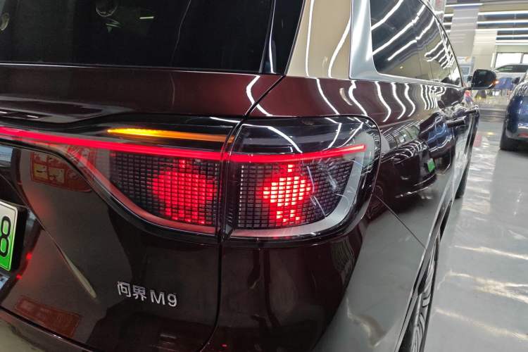 Used Hima AITO M9 2025 Extended-Range Ultra Version 52 kWh 6-Seater Right Rear Taillight