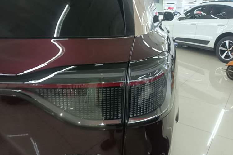 Used Hima AITO M9 2025 Extended-Range Ultra Version 52 kWh 6-Seater Right Rear Taillight