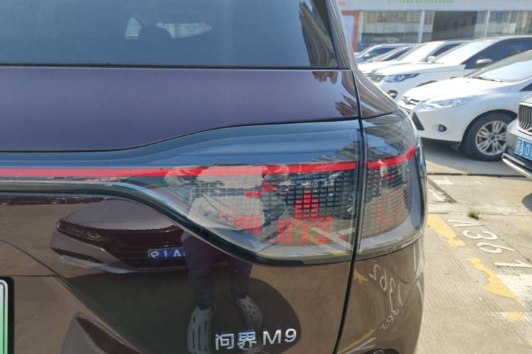 Used Hima AITO M9 2025 Extended-Range Ultra Version 52 kWh 6-Seater Right Rear Taillight