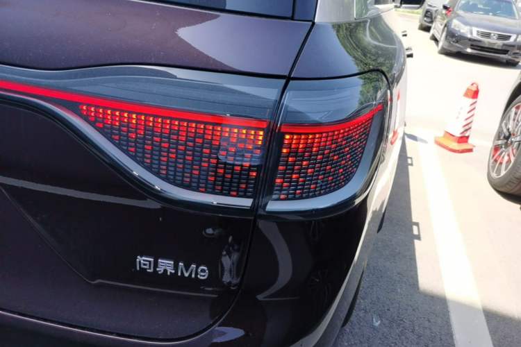 Used Hima AITO M9 2025 Extended-Range Ultra Version 52 kWh 6-Seater Right Rear Taillight