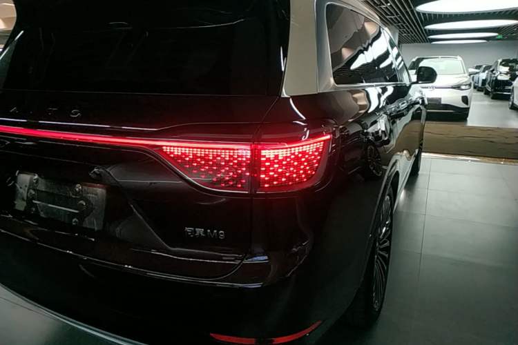 Used Hima AITO M9 2025 Extended-Range Ultra Version 52 kWh 6-Seater Right Rear Taillight