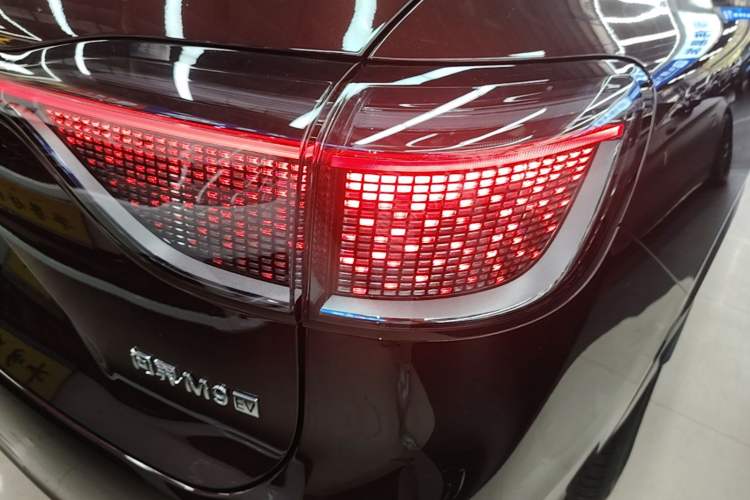 Used Hima AITO M9 2025 All-Electric Ultra Version 100 kWh 5-Seater Model Right Rear Taillight