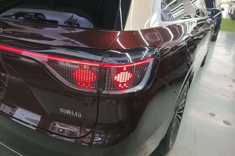 Used Hima AITO M9 2025 Extended-Range Ultra Version 52 kWh 5-Seater Edition Right Rear Taillight