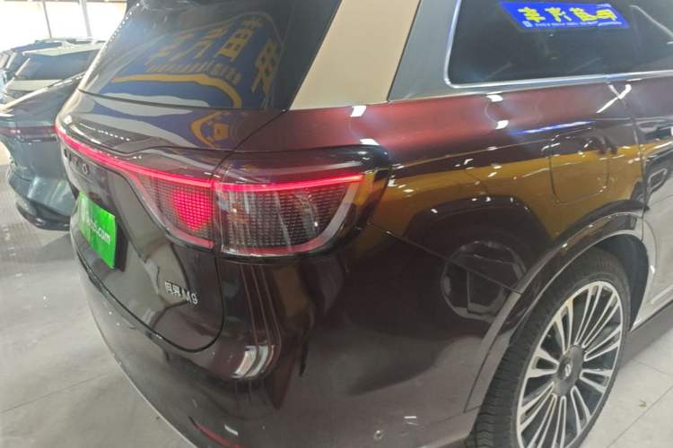 Used Hima AITO M9 2025 Extended-Range Max Version 52 kWh 5-Seater Edition Right Rear Taillight