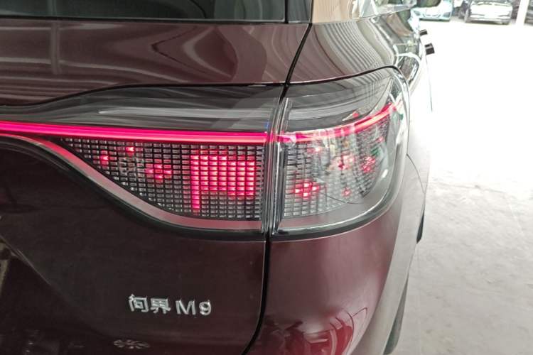 Used Hima AITO M9 2025 Extended-Range Ultra Version 52 kWh 6-Seater Right Rear Taillight