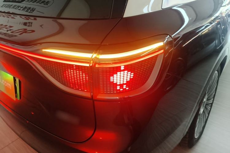 Used Hima AITO M9 2025 Extended-Range Max Version 52 kWh 6-Seater Edition Right Rear Taillight