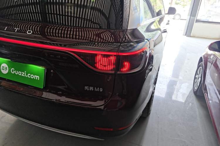 Used Hima AITO M9 2025 Extended-Range Ultra Version 52 kWh 6-Seater Right Rear Taillight