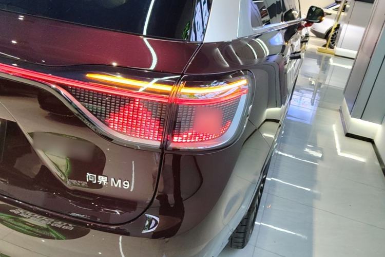 Used Hima AITO M9 2025 Extended-Range Ultra Version 52 kWh 6-Seater Right Rear Taillight